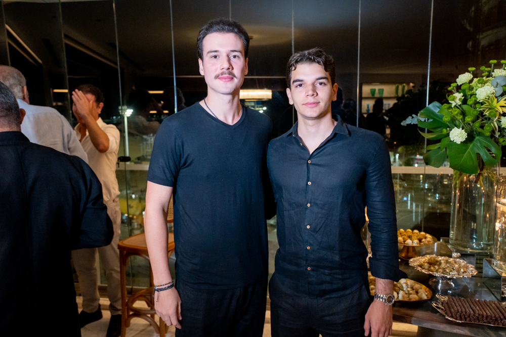 Eugênio Fujita Pequeno E Pedro Carvalho