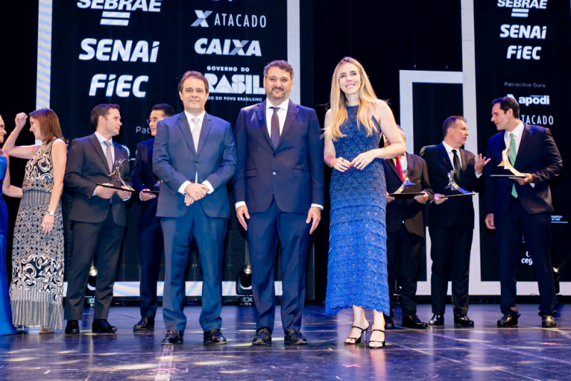 Noite de reconhecimento - VICTA Engenharia é eleita Construtora do Ano no Prêmio da Construção 2025