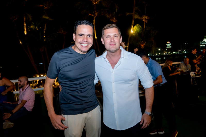 Clima de confraternização - Seacec e Sindesp brindam ao fim do ano com noite animada no Iate Clube de Fortaleza