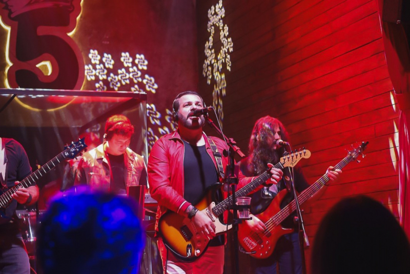 Fets Domino Apresenta O Tributo A Bon Jovi No Sábado, 8 De Novembro, No Pub 5 Eelementos