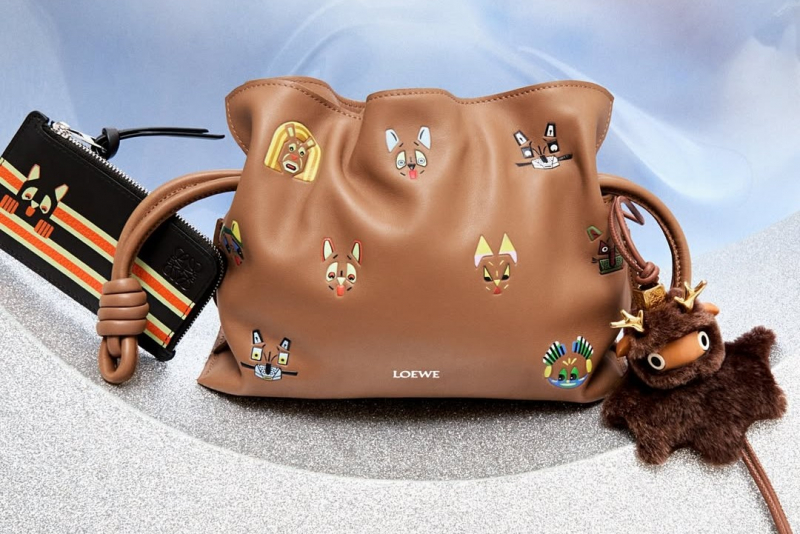 LOEWE apresenta pré-coleção Primavera/Verão 2026 inspirada no universo lúdico de Louis Wain