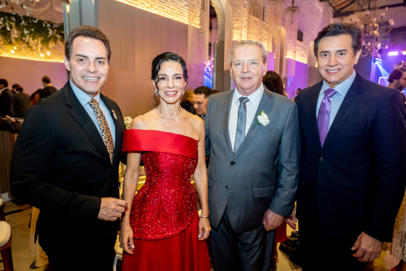 Chuva de Arroz - Milla Twardy e Michel Ferraz selam união em cerimônia na Igreja do Líbano