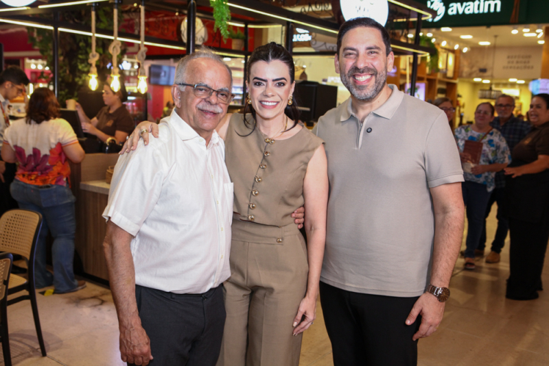 Estreia gourmet - Manuela e Nagib Acário inauguram quiosque da Manu Pães Artesanais no Eusébio