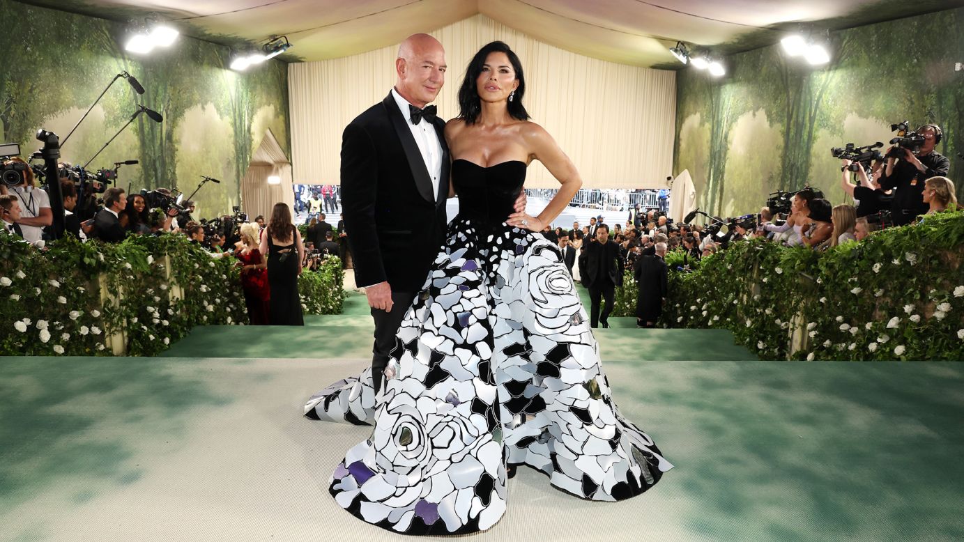 Jeff Bezos e Lauren Sánchez assumem o patrocínio do Met Gala e abrem debate sobre o futuro do evento