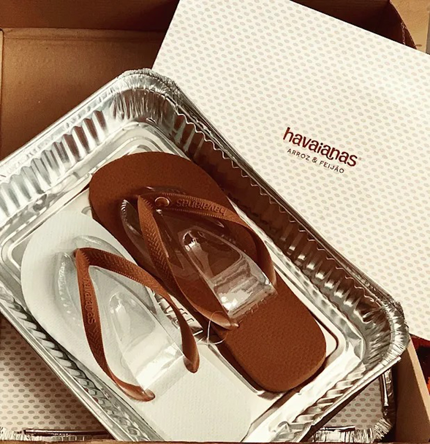 Arroz e Feijão representado nos chinelos havaianas