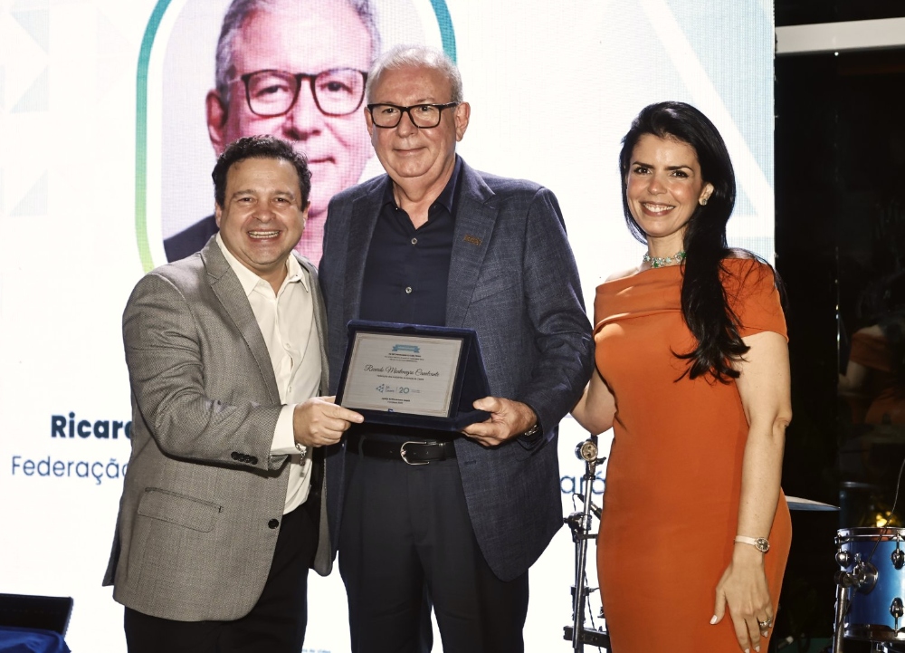 Ricardo Cavalcante é homenageado nos 20 anos da Junior Achievement Ceará