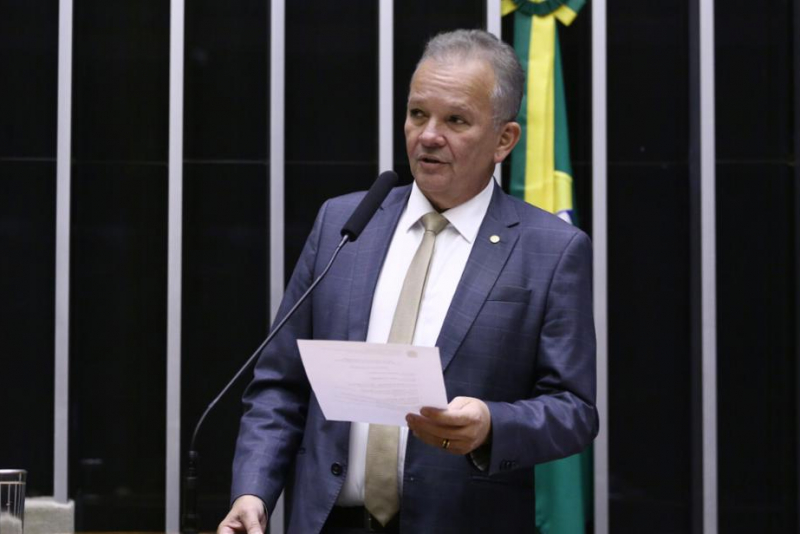 André Figueiredo busca nacionalizar modelo de ensino cearense das Escolas Família Agrícola