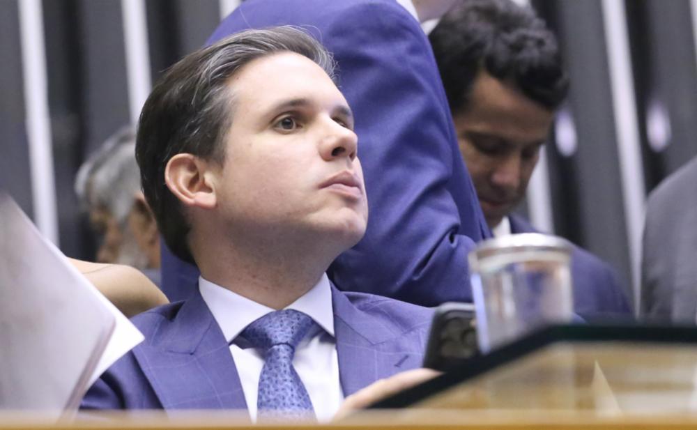 Na posse de Aécio Neves no PSDB, Motta pede volta de debates que priorizem interesses da população