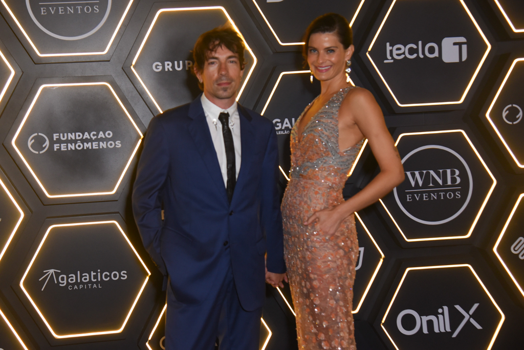 Isabelli Fontana E Di Ferrero