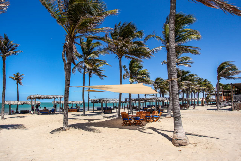 Jaguaribe Praia área Externa Com Mesas E Gazebos