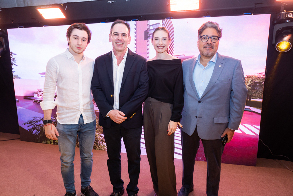 Janos, Janos E Maria Clara Fuzesi, E Leandro Vasques (2)