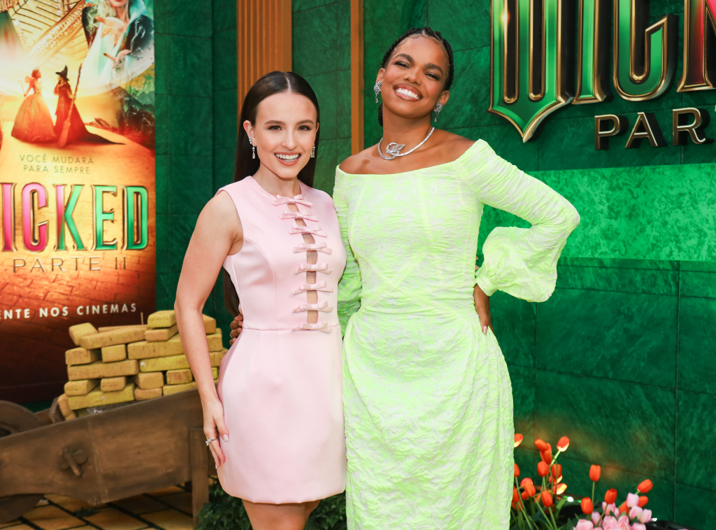 Jeniffer Nascimento E Larissa Manuela