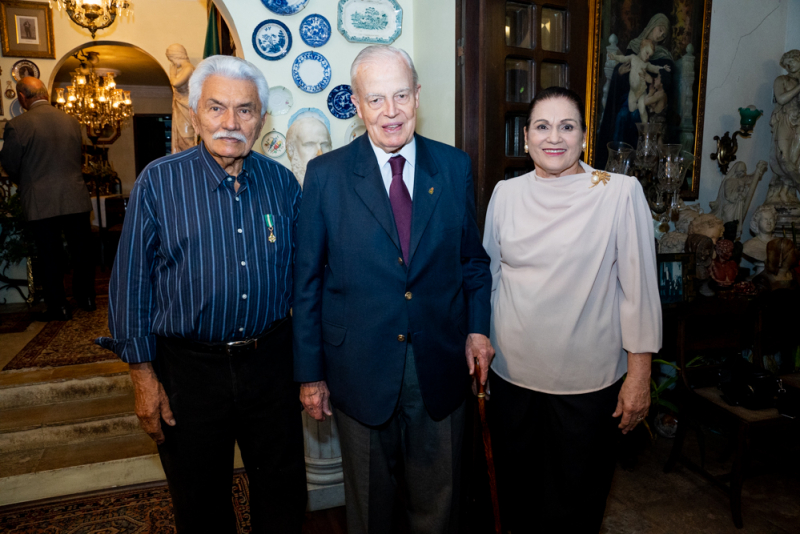Tradição e história - Mirian e João Batista Holanda recebem Dom Bertrand de Orleans e Bragança em jantar dedicado a Dom Pedro II