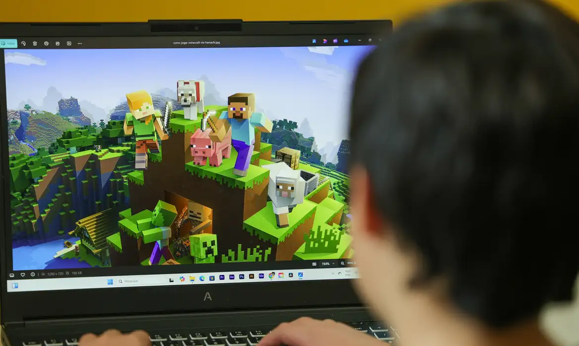 Atualização do Guia de Classificação Indicativa foca em riscos digitais e autonomia infantil