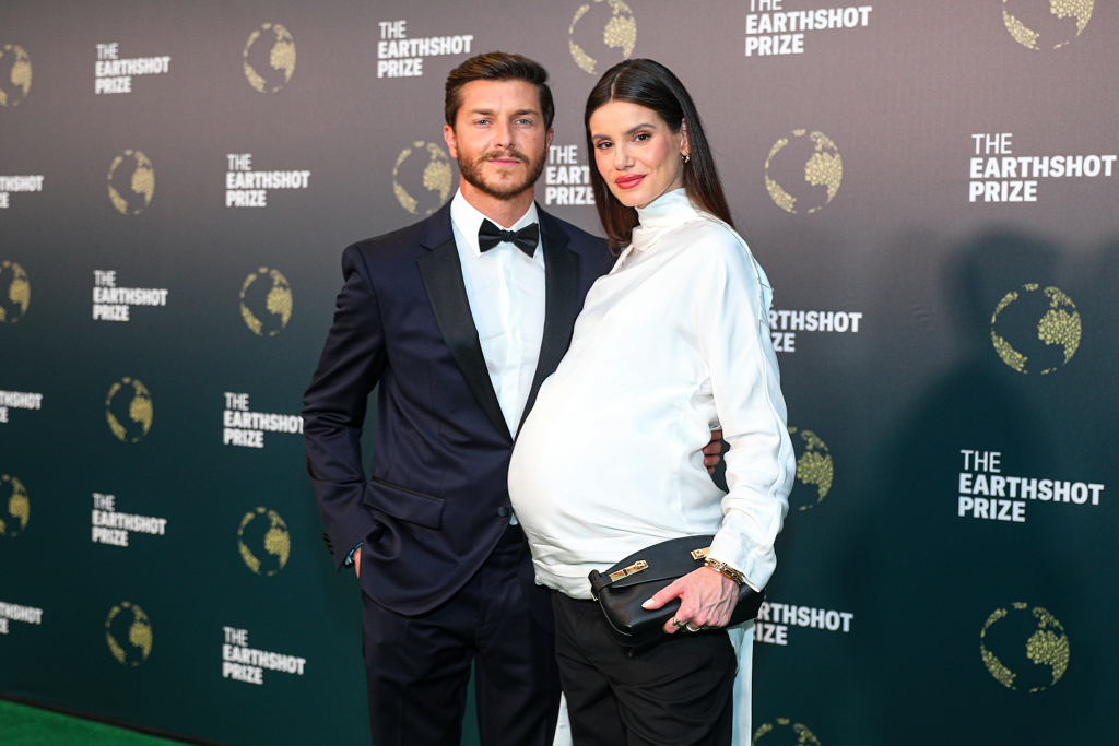 Klebber Toledo E Camila Queiroz