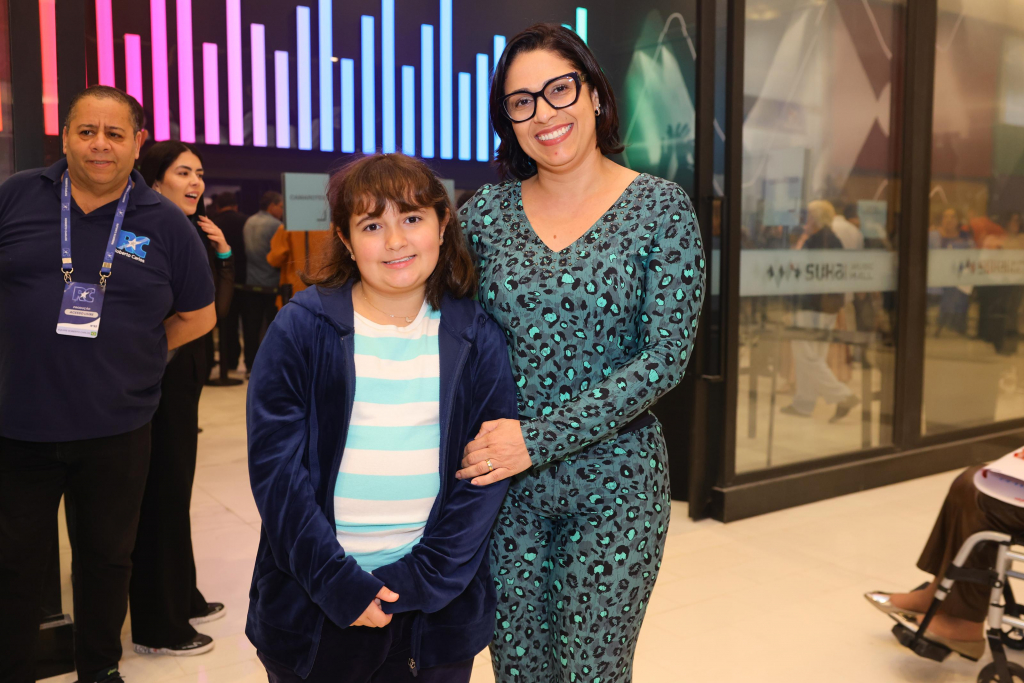 Laura E Valeska Sostenes