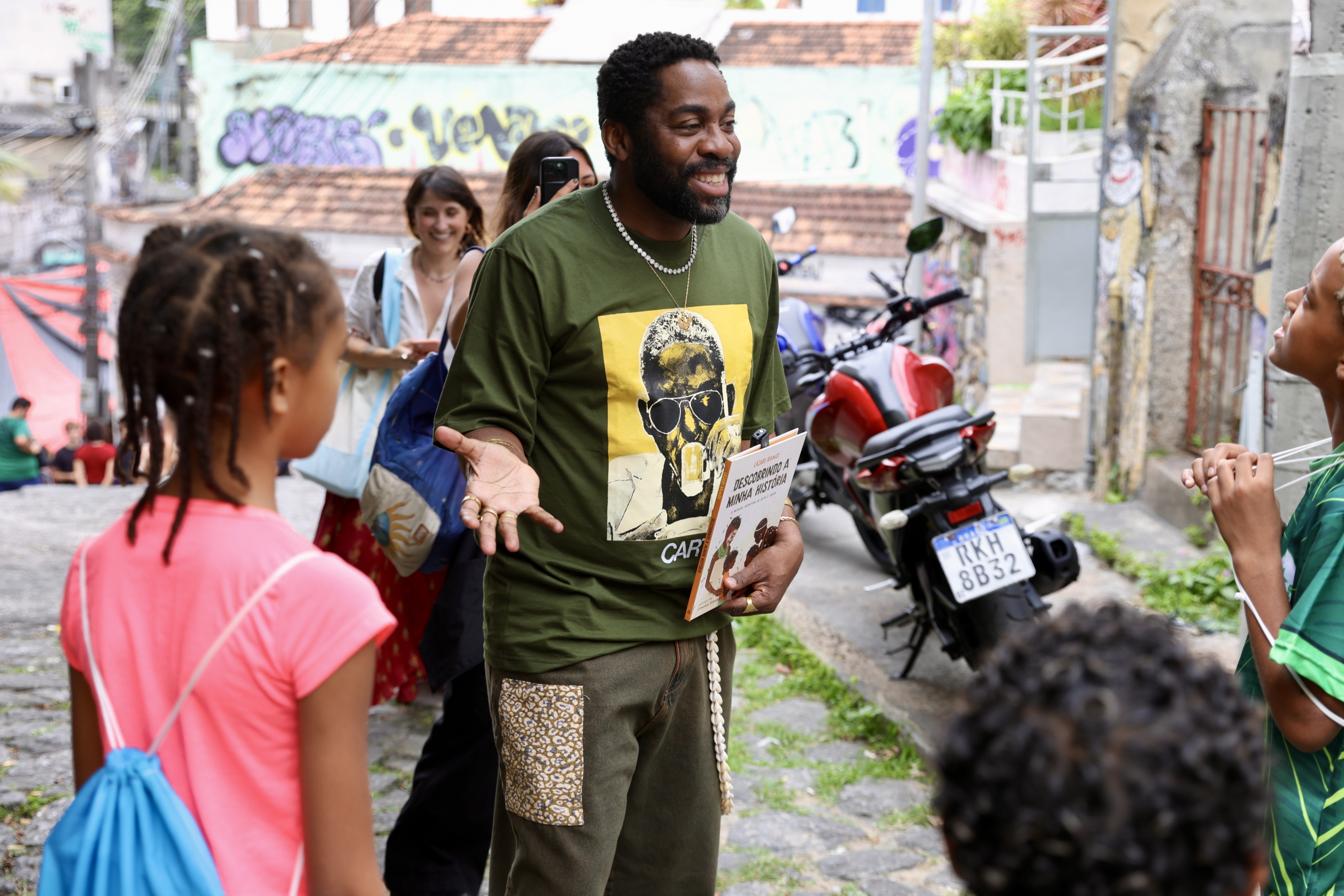 Lázaro Ramos lança novo livro infantil “Descobrindo a Minha História” sobre ancestralidade, no Rio