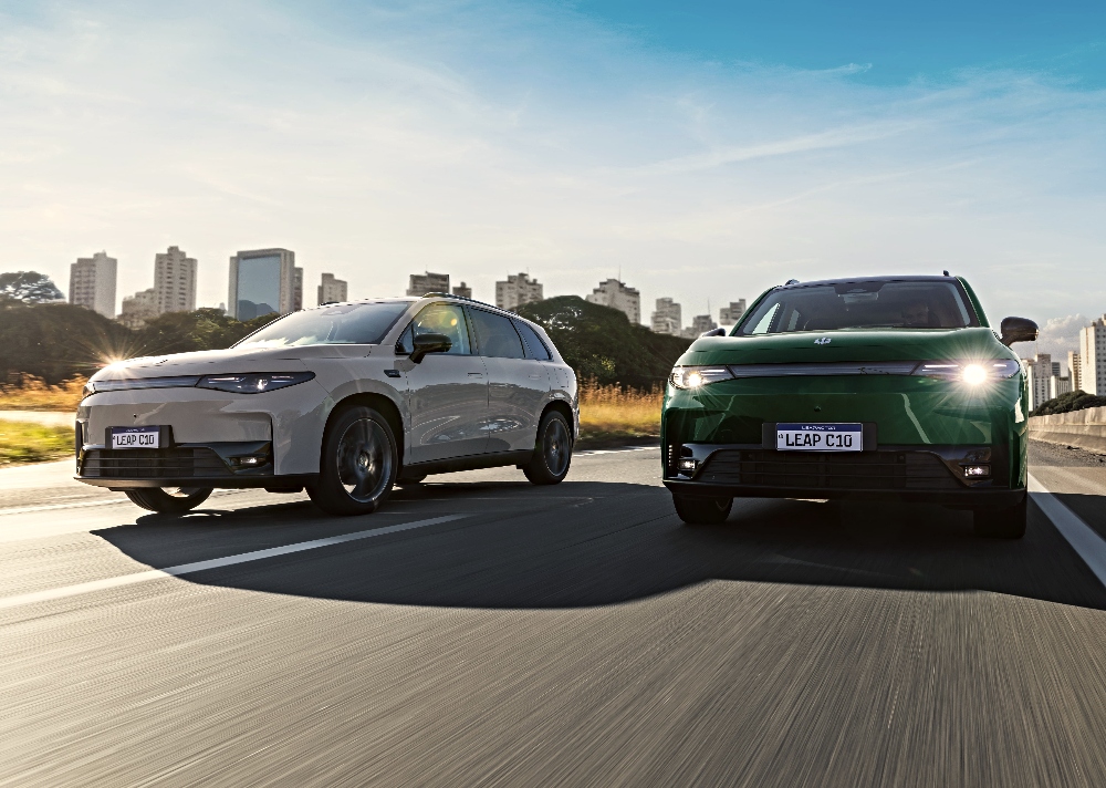 Leapmotor inicia operações no Brasil com representação do Grupo Carmais no Ceará