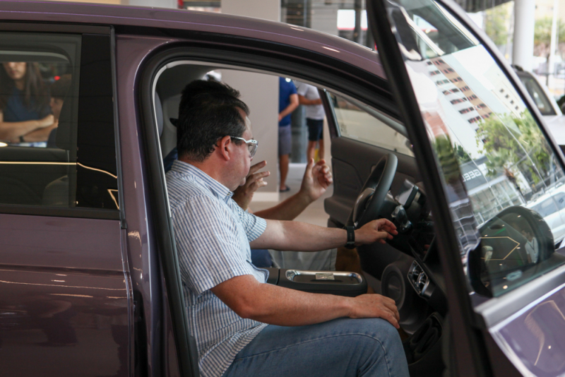 Nova concessionária - Abertura da Leapmotor Vouga movimenta avenida Júlio Ventura com apresentação de modelos da marca chinesa