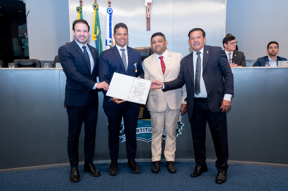 Saulo Gonçalves Santos é agraciado com a Medalha Boticário Ferreira na CMFor
