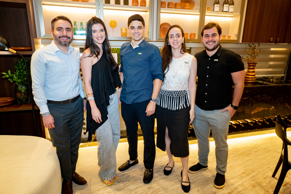 Leon Mello, Bianca Alcântara, Tiago Guiomarães, Aniele Pinzon E João Pedro De Castro