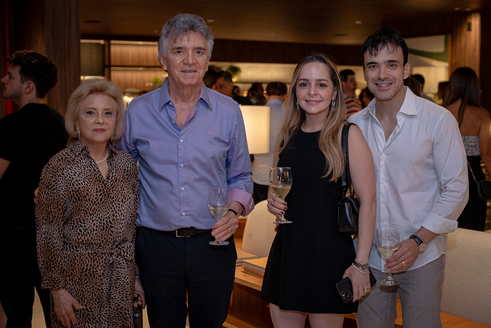 Lorena, João Falcão, Ana Carolina E Ryan Falcão
