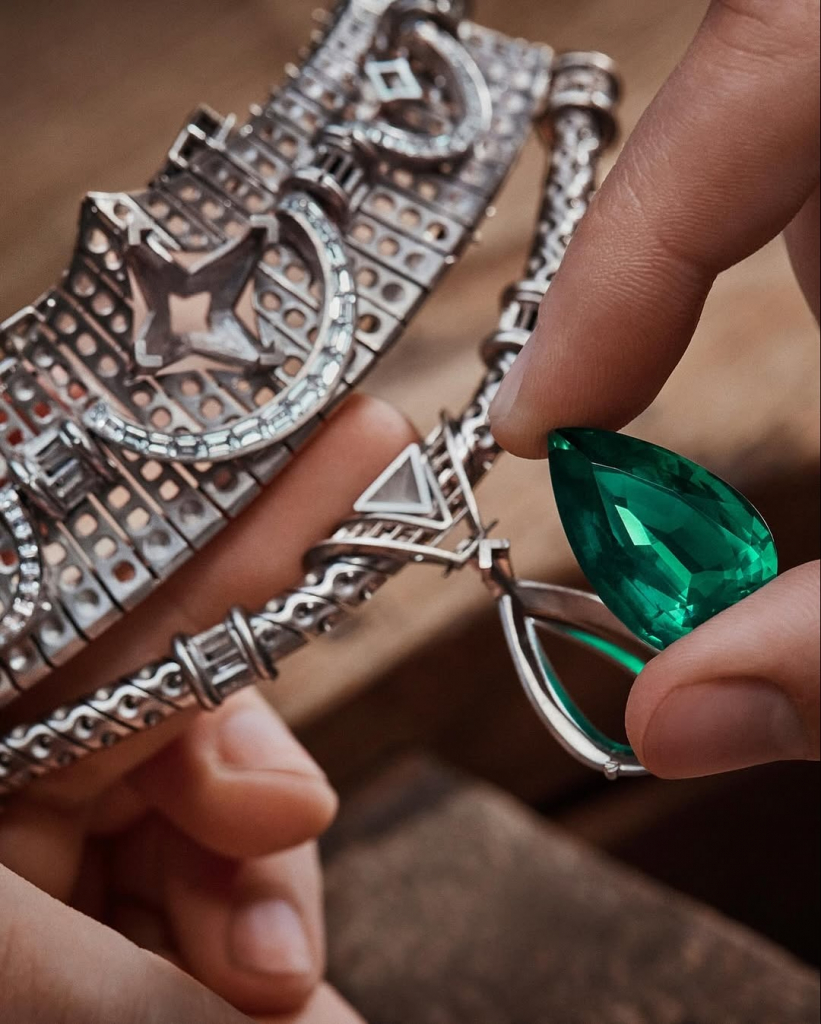 @louisvuitton’s Apogée Necklace Has Been Honoured For Its Technical Innovation And Artisanal Exc (2)