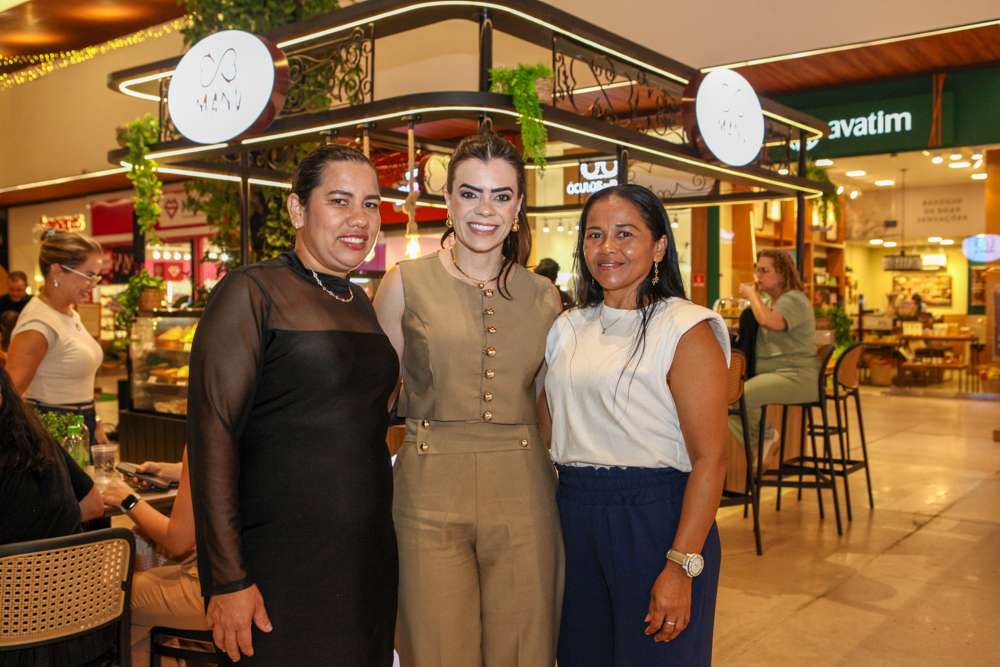 Lucia, Manuela Acárioe Socorro Ribeiro