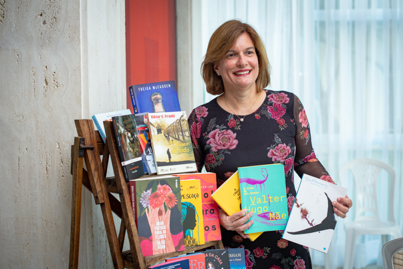 Gestos que inspiram - Luciana Bezerra conduz tarde de literatura com ação solidária em Fortaleza