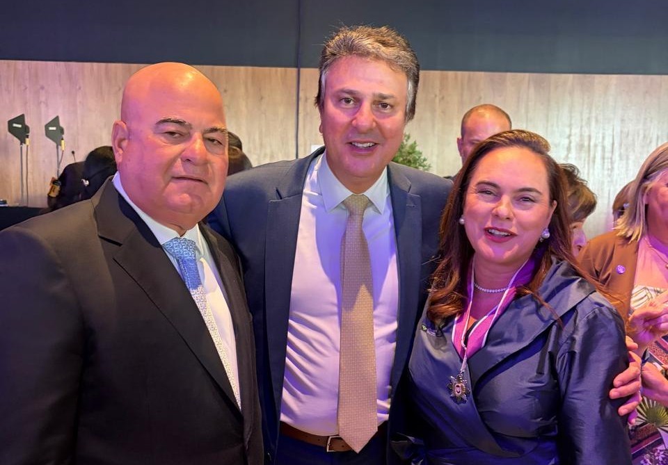 Denise Lucena é condecorada com a Ordem Nacional do Mérito Educativo em Brasília