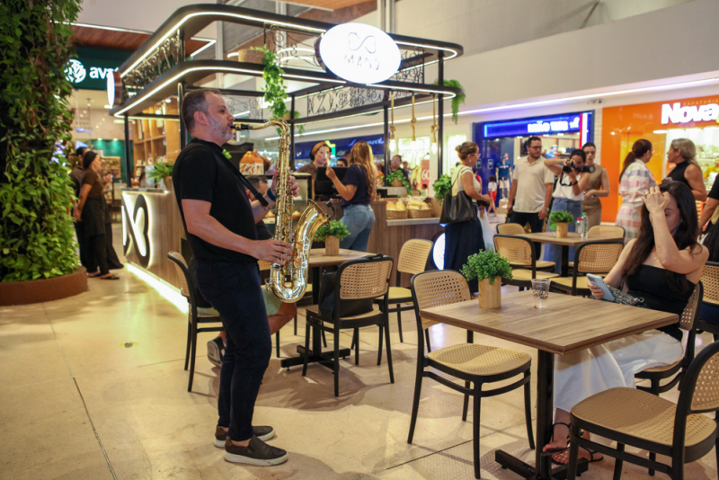 Estreia gourmet - Manuela e Nagib Acário inauguram quiosque da Manu Pães Artesanais no Eusébio