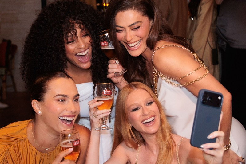 Aryna Sabalenka reúne Gustavo Kuerten, Marina Ruy Barbosa e celebridades em jantar exclusivo em São Paulo