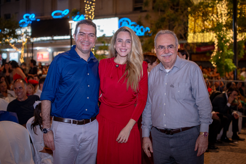 Centro em festa - Papai Noel acrobata, Coral no Hotel Excelsior e show de Jorge Vercillo marcam abertura do Ceará Natal de Luz