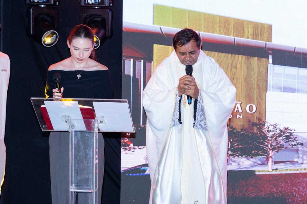 Maria Clara Fuzesi E Padre Bezerra (1)