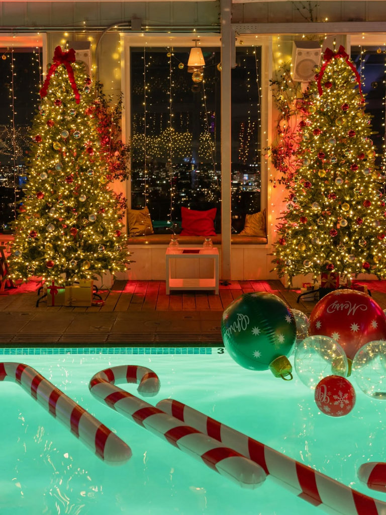 @mariahsholidaybar Los Angeles Is A Poolside Christmas Paradise 🌴✨ Spots Are Filling Up Quickly