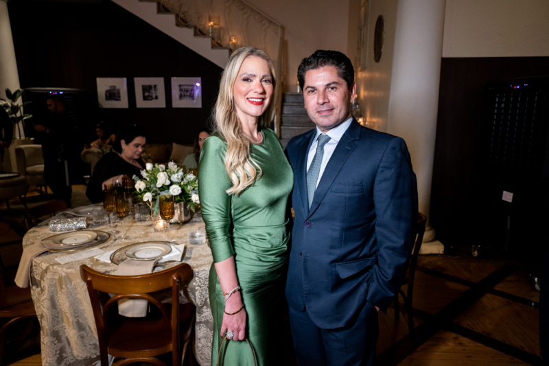 FESTA MEMORÁVEL - Lúcio Alcântara Neto e Giselle Furtado trocam alianças em cerimônia na Igreja do Líbano