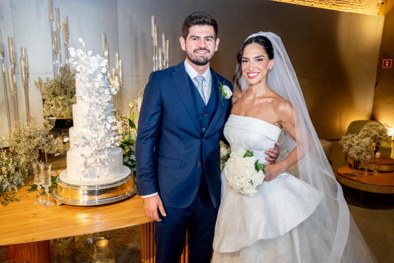 Chuva de Arroz - Milla Twardy e Michel Ferraz selam união em cerimônia na Igreja do Líbano