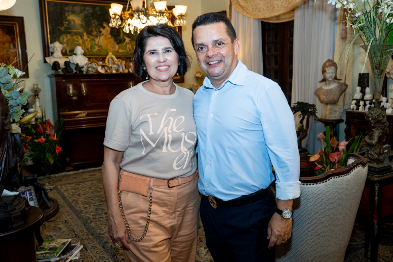 Tradição e história - Mirian e João Batista Holanda recebem Dom Bertrand de Orleans e Bragança em jantar dedicado a Dom Pedro II