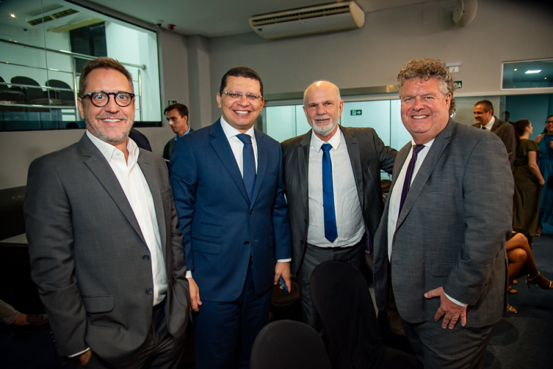 Reconhecimento público - João Carlos Diógenes Parente é agraciado com a Medalha Boticário Ferreira em sessão solene na CMFor