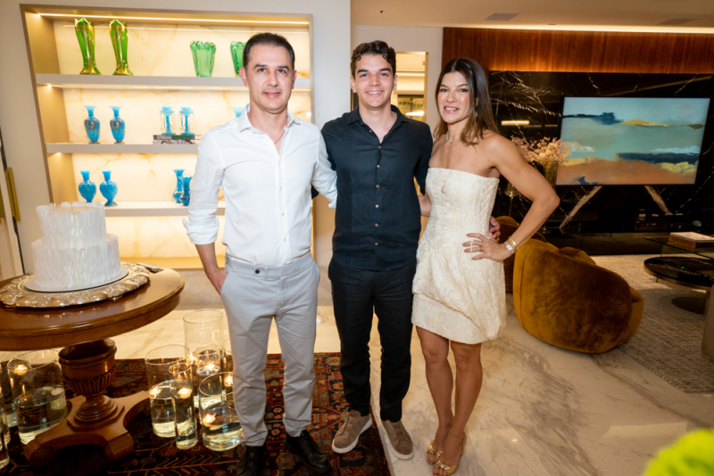 Data Especial - Pedro Carvalho comemora novo ciclo em noite repleta de energia, música e bons drinks