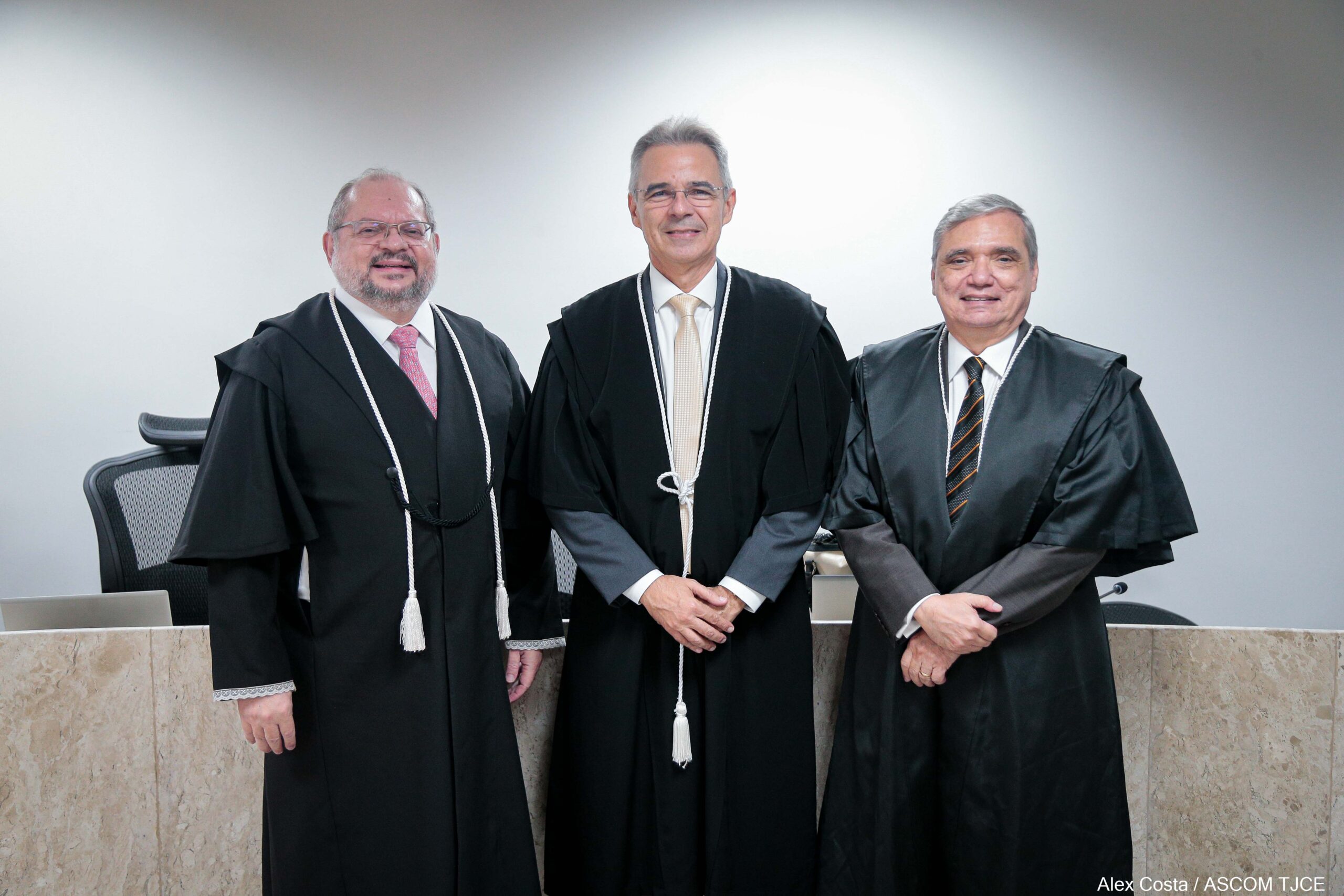 Mantovanni Colares e José Krentel são empossados desembargadores do TJCE