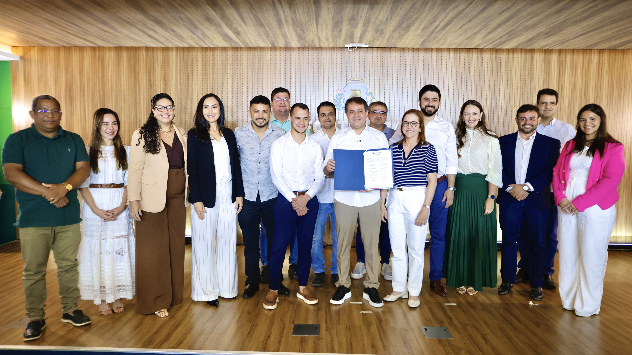 Gestão Evandro Leitão dá posse a 76 servidores concursados para o hospital IJF