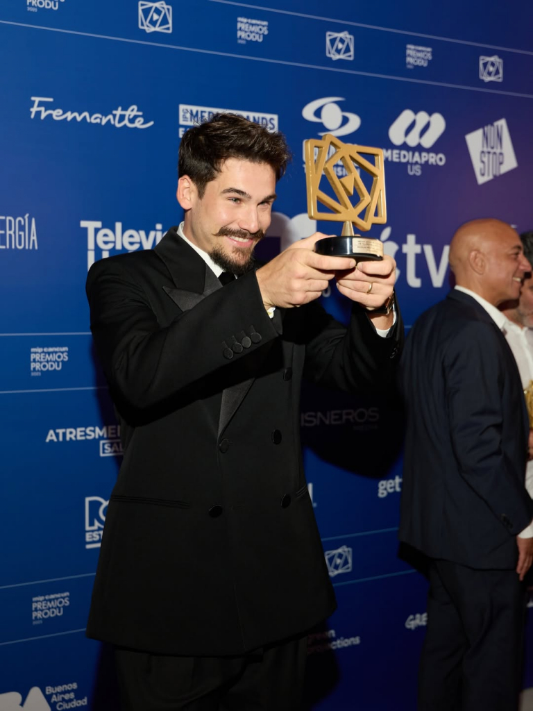 Que Prêmio Mais Merecido! Que Orgulho De Você @nicolasprattes ! Admiro A Sua Valentia, A Coragem (6)