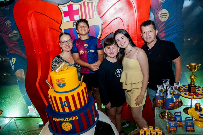 Sessão Parabéns - Pompeuzinho Vasconcelos festeja seus 10 anos em uma tarde de pura diversão no Iate Clube de Fortaleza