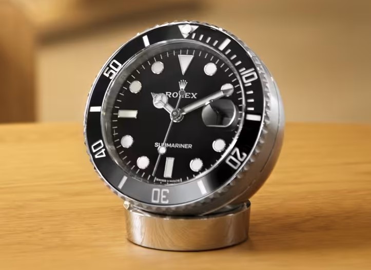 Relógio Submariner Date ganha versão de mesa e leva a tradição Rolex para novos cenários