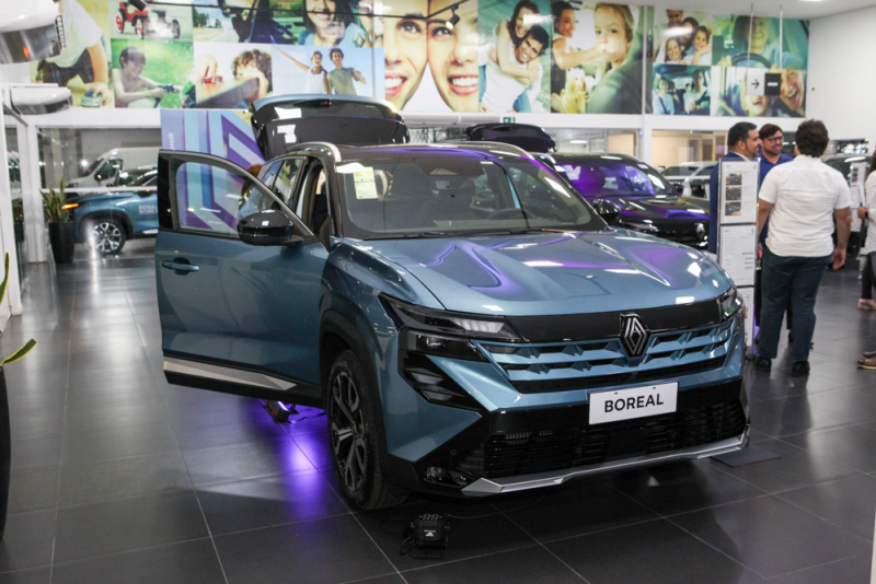 Noite automotiva - Boreal Day apresenta novo SUV da Renault na Jangada da avenida Júlio Ventura