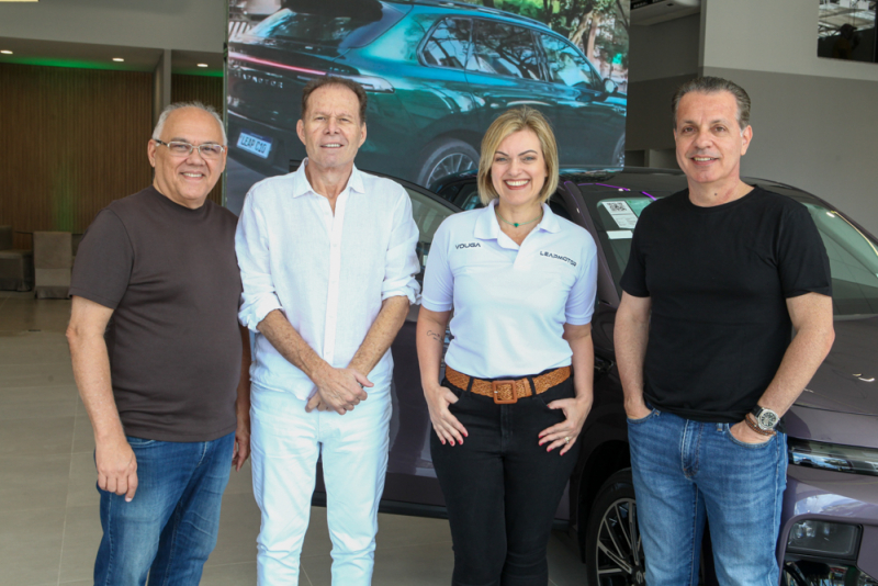 Abertura da Leapmotor Vouga movimenta avenida Júlio Ventura com apresentação de modelos da marca chinesa