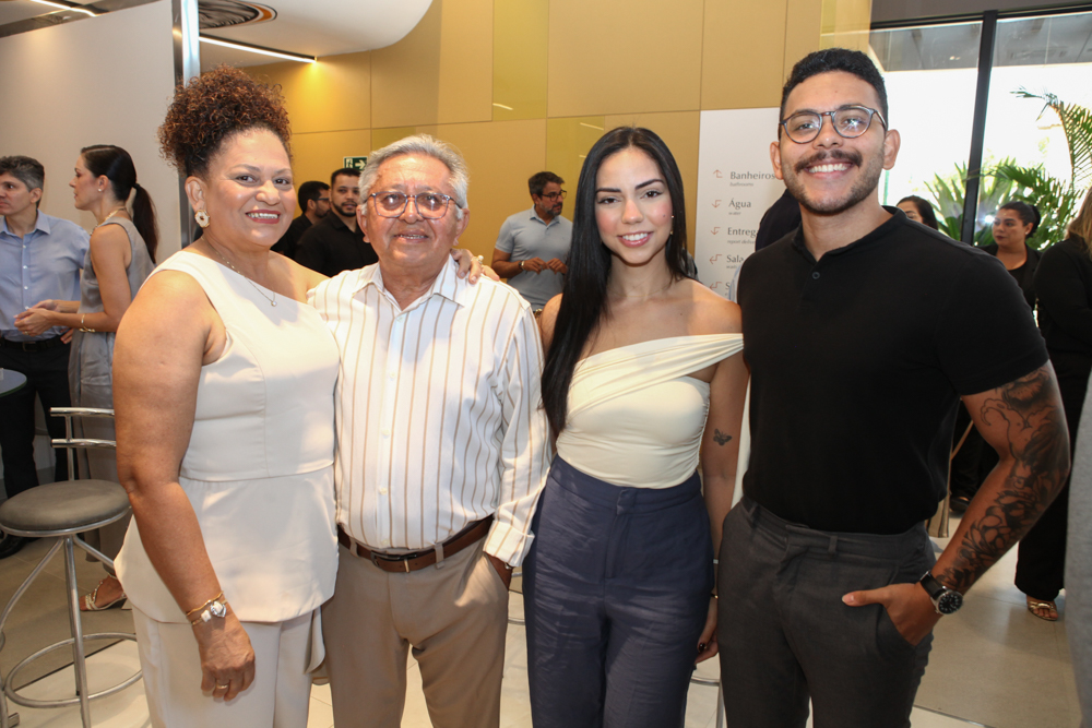 Rivia Maia, José Gomes, Lecia Gualberto En Lucas Gomes (5)