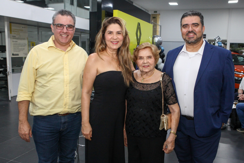 Noite automotiva - Boreal Day apresenta novo SUV da Renault na Jangada da avenida Júlio Ventura