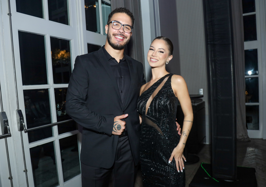 Ronald E Raisha Palomaro